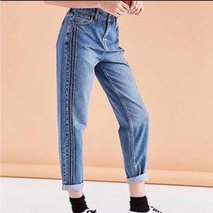 🌱Urban Outfitters BDG Pintuck Mom Jeans 🌱Medium Wash 🌱Women’s 30, L 32 🌱